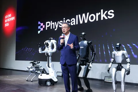 Humanoid and Dog-Like Robots Work As A Team At LG Warehouse