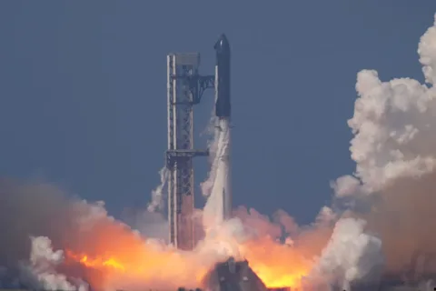 SpaceX's next-gen Starship rocket enables high valuation, early investor says