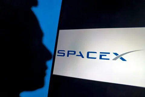 Elon Musk’s Plan to Make You Invest in SpaceX