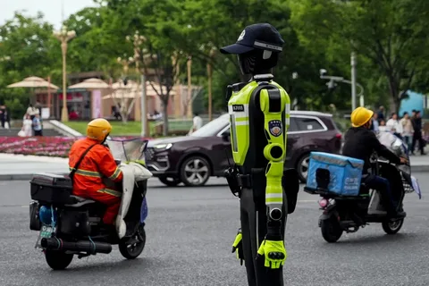 China is giving all humanoid robots unique ID numbers to monitor safety risks