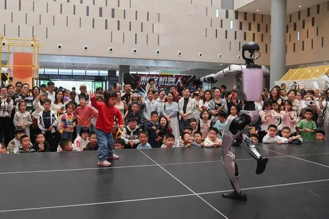 Humanoid robot study tours ignite new passion for AI among Chinese youth