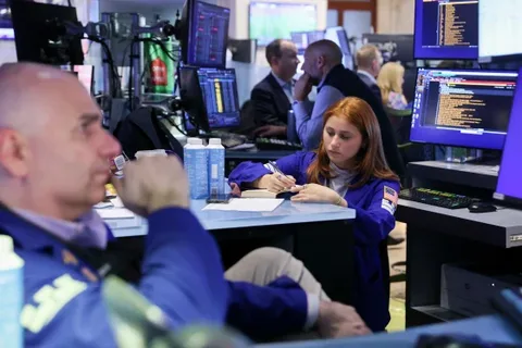 Global tech sell-off intensifies, led by SpaceX slide