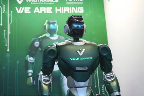 Meet Dyno: Vietnam’s first humanoid robot for security roles