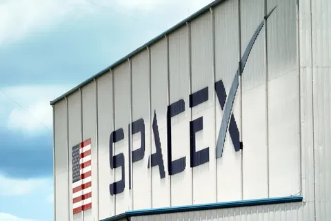 SpaceX's retail-investor push is raising some red flags