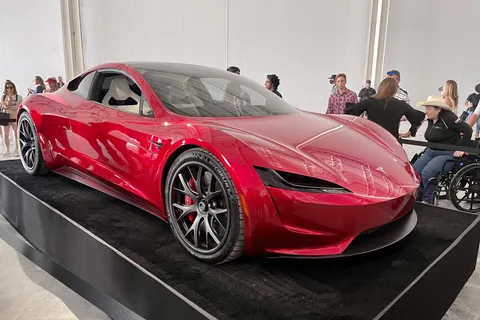 Tesla Roadster unveiling gets pushed again, but new event details emerge