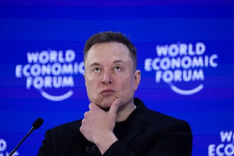 Morningstar says SpaceX is overvalued by half and smart investors should wait out the hype