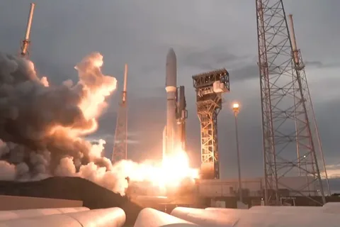 Atlas V rocket launches 29 Amazon Leo internet satellites to orbit from Florida (video)