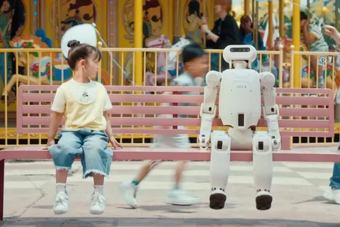 China: JAKA Pi targets labs, schools, and offices with compact humanoid