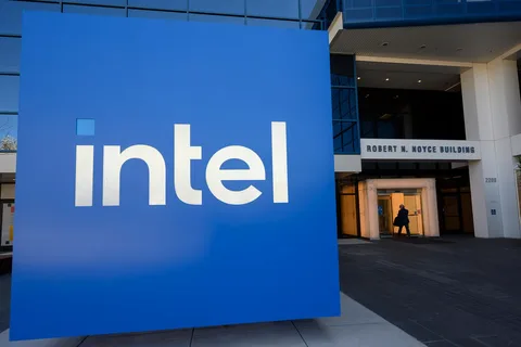 Nancy Pelosi's Husband Just Bought Jim Cramer's Favorite Artificial Intelligence (AI) Chip Stock
